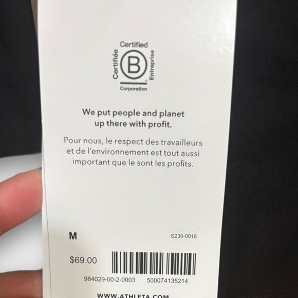 NWT Athleta Exhilarate Crop Top M Black Cropped Tee Top Active NEW A-C - Picture 8 of 8